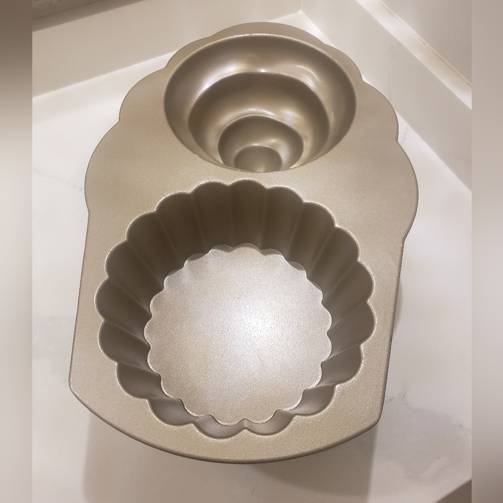 Nordic Ware Great Cupcake mold